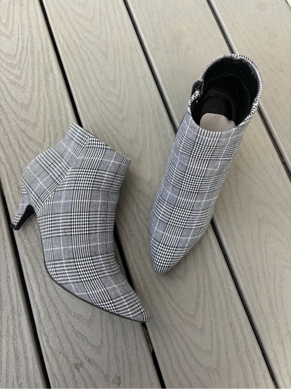 Simply Vera Plaid Vera Wang Ankle Boots